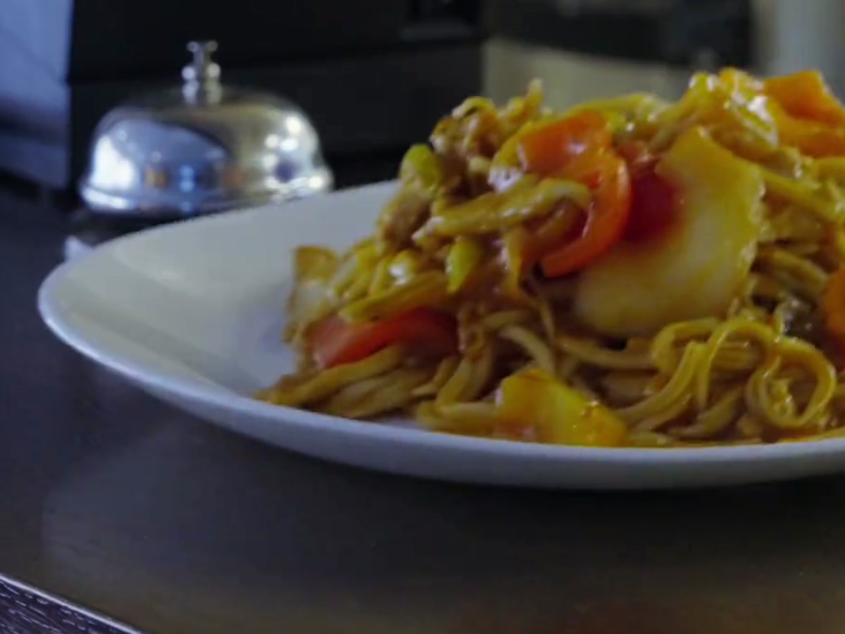 Pad Preowan med ris, en av lunchrätterna hos Thai House Wok i Hammarby Sjöstad